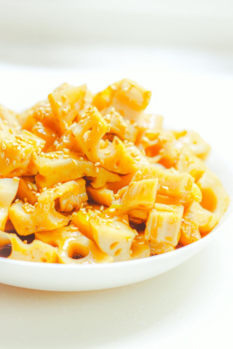 Cheeseburger macroni placed in a bowl